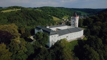 Hradec nad Moravicí - ze zámku na Bezručovu vyhlídku 