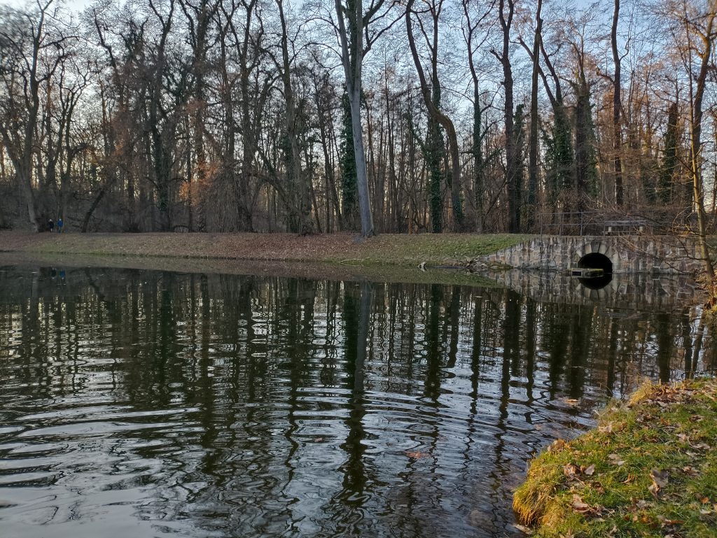 Satalickou bažantnicí do Vinořského parku