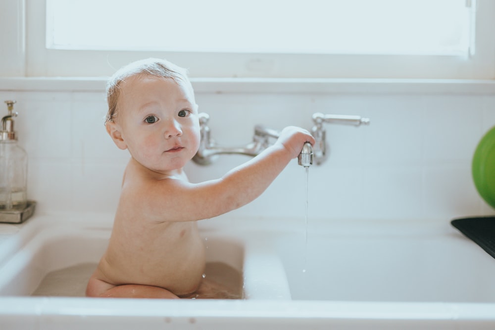 Jak sprchovat novorozence?